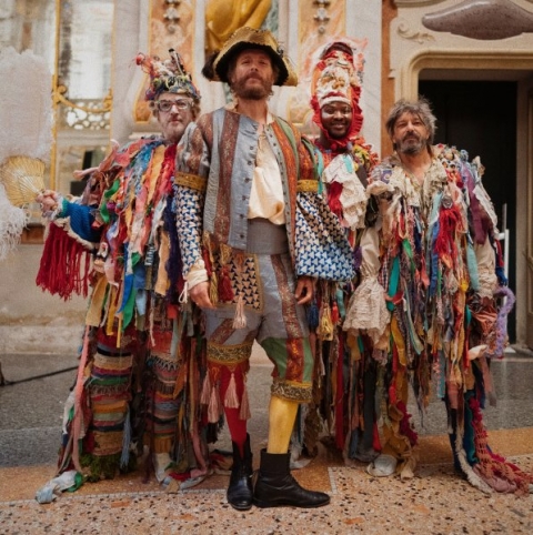 00_perf_102 -jovanotti_-sara-_costantini_-costume-tommaso-_ottomano-jpg