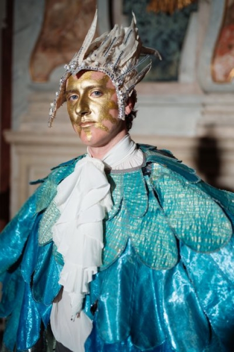 00_perf_105 -jovanotti_-sara-_costantini_-costume-tommaso-_ottomano