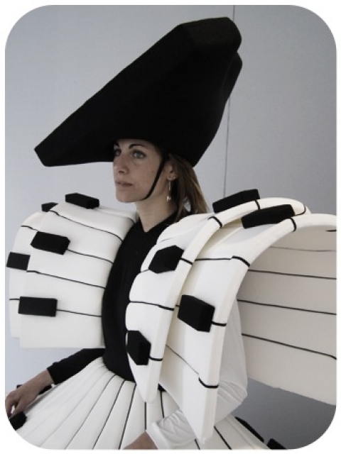 00_perf_150_sara-_costantini_costumedesigner- _costume.jpg